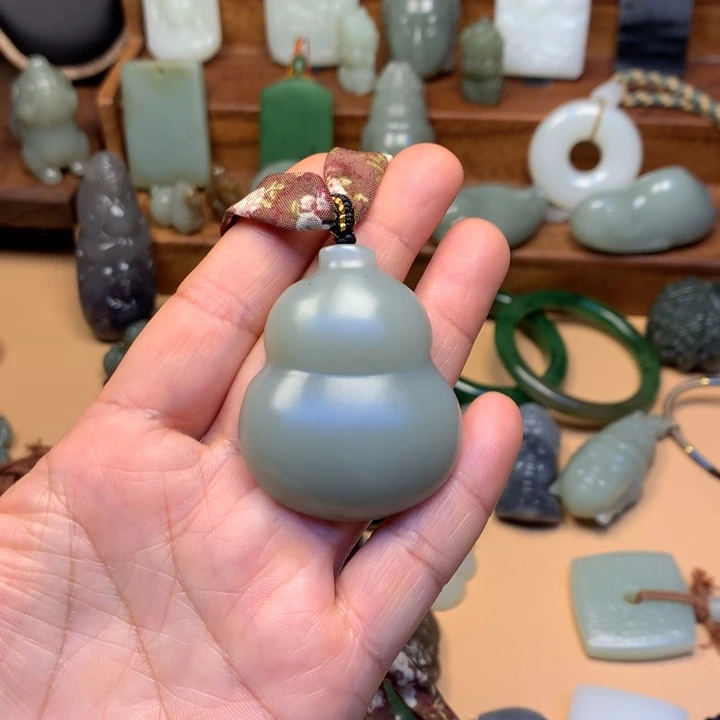 感***_和田玉未镶嵌颈饰