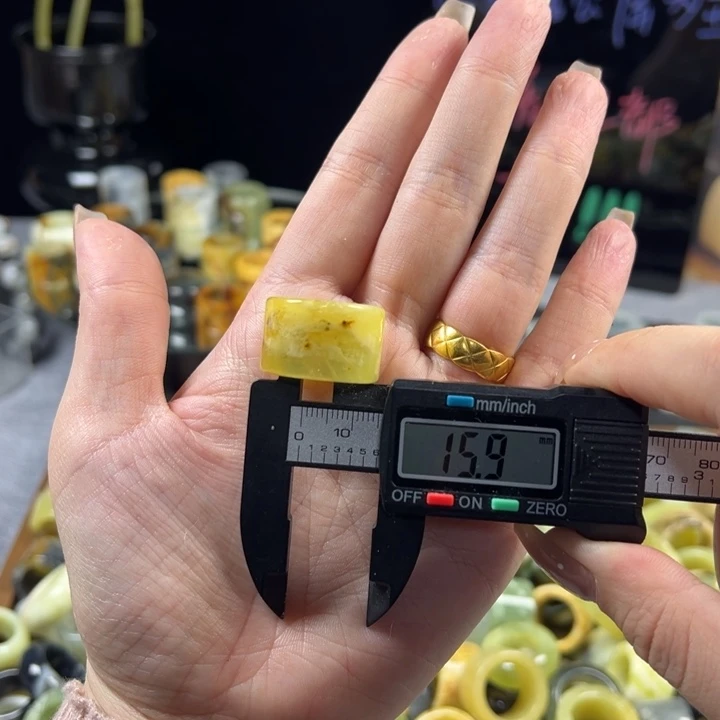 蛇纹石玉未镶嵌戒指
