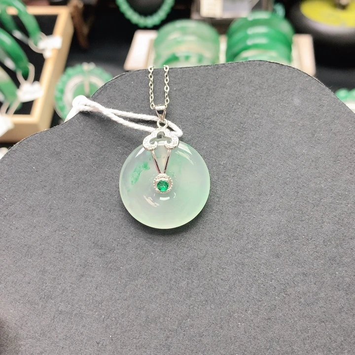 石英质玉未镶嵌颈饰