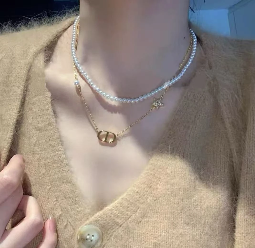 【VaVa】 D家双层 珠珠字母项连 巴经典设计师款丝巾