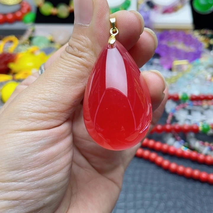 树脂制品85号变色吊坠