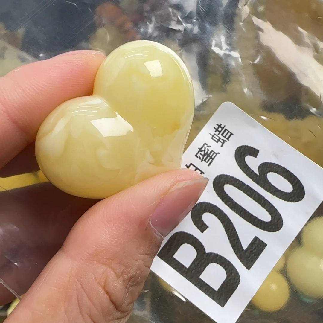 蜜蜡未镶嵌珠宝奇石