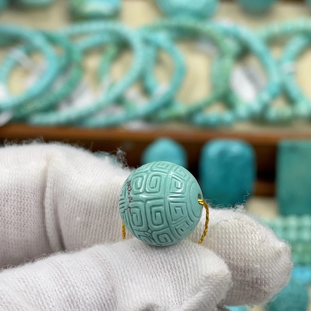 绿松石未镶嵌颈饰