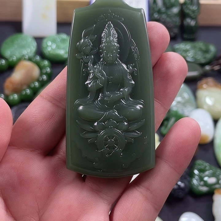 过***客和田玉未镶嵌颈饰