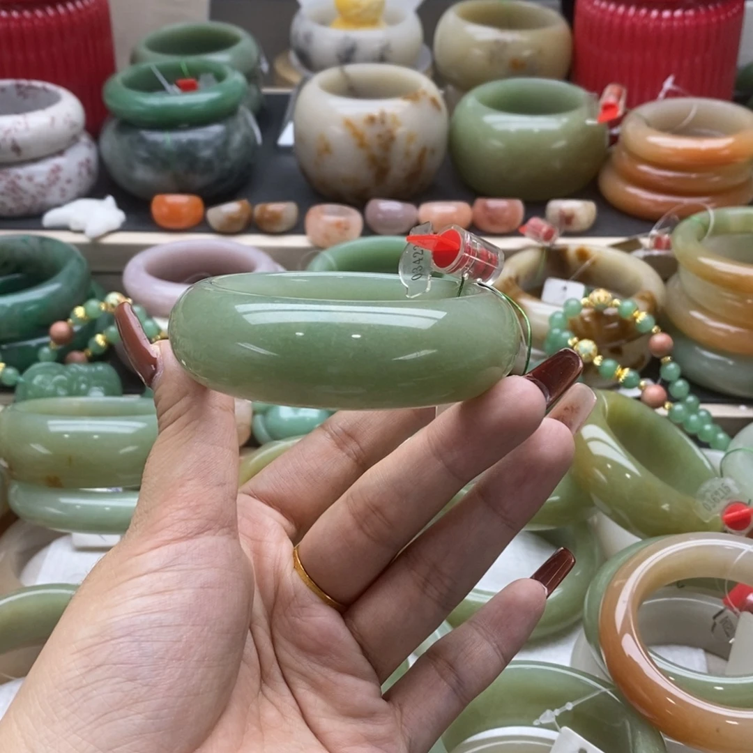 石英岩玉未镶嵌手镯