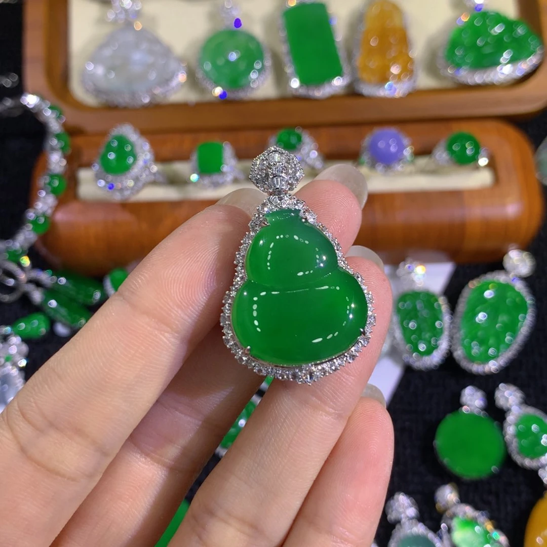 虚***瑄翡翠18K金镶嵌颈饰8888888