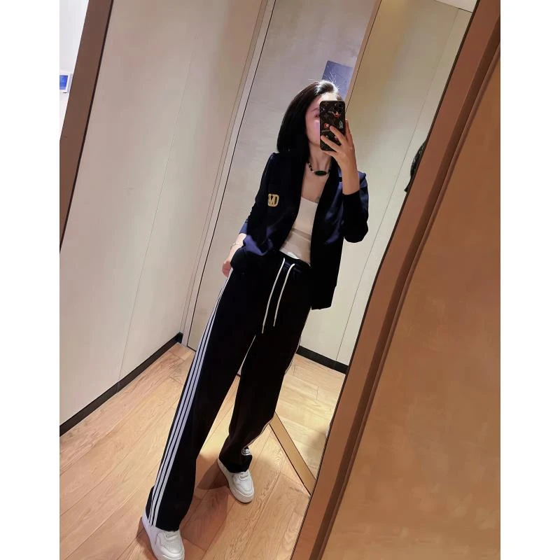 【哝哝服饰】2024早秋新款口袋设计黄色小标开衫短外套202-01592015