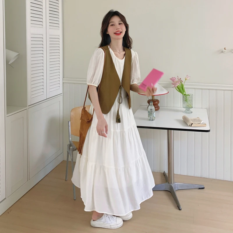 夏季减龄一整套穿搭连衣裙女2025新款超火时尚马甲小白裙两件套装