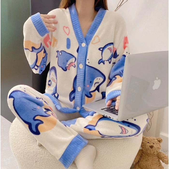 秋冬新款大码睡衣女甜美法兰绒保暖珊瑚绒开衫200斤胖m家居服套装