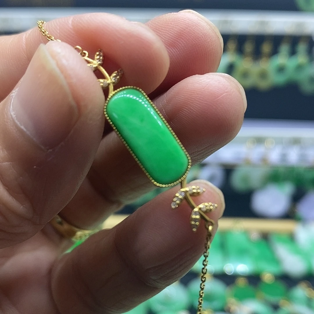 翡翠18K金镶嵌手链手链