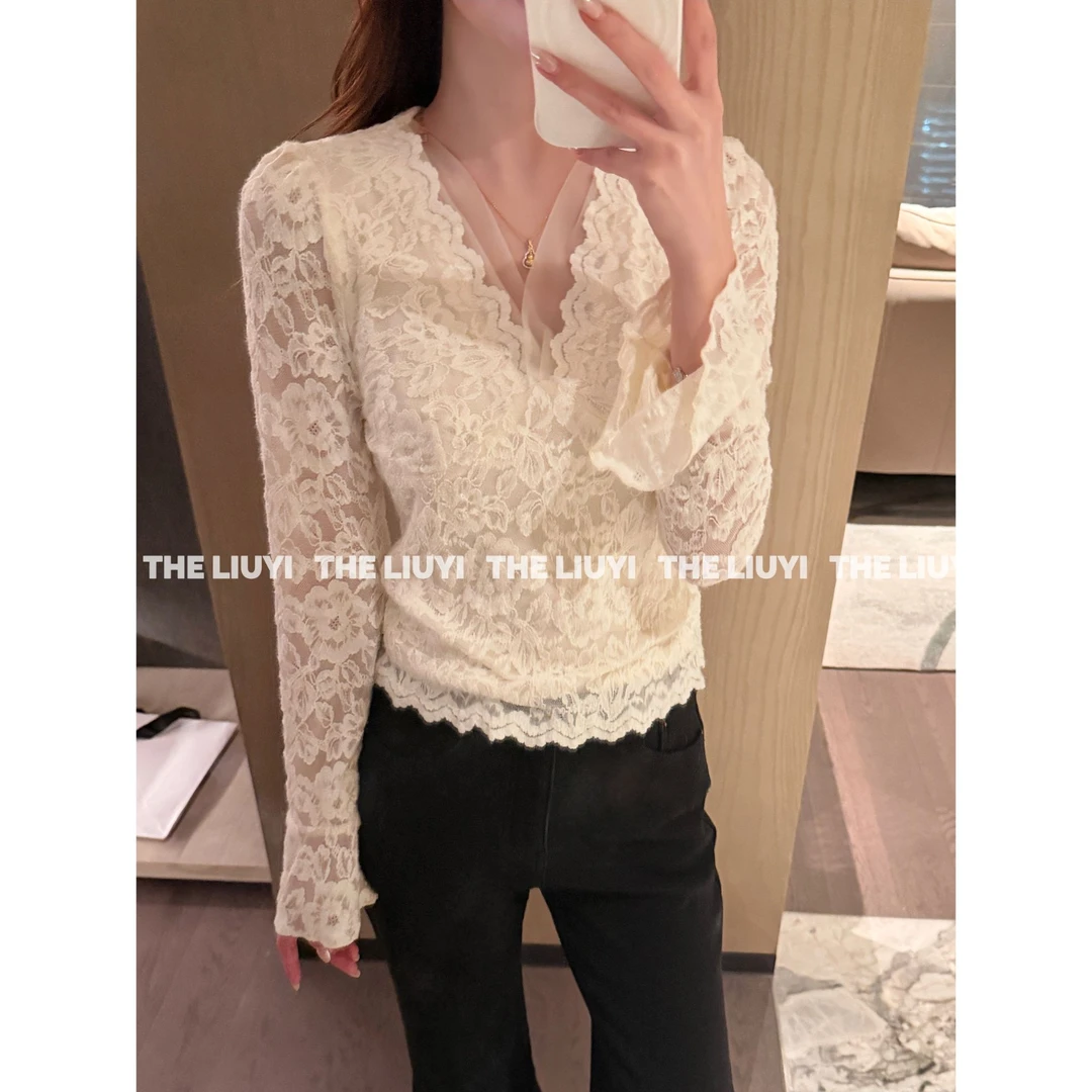 【LIUYI】气质纯欲v领蕾丝立体花朵打底小衫51030B9