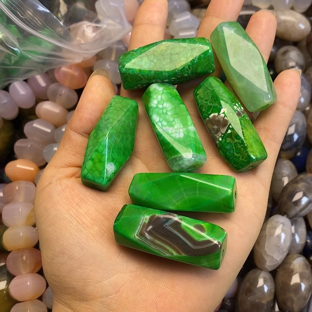 玛瑙/玉髓未镶嵌珠宝半成品随机一颗装