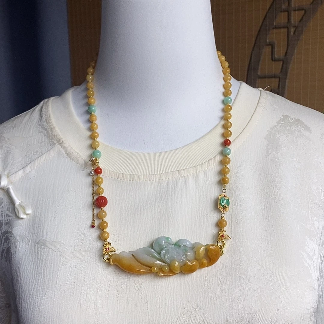 翡翠未镶嵌吊坠(赠链)