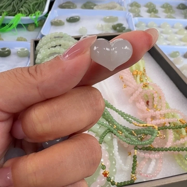 抹***糖颈饰未镶嵌和田玉