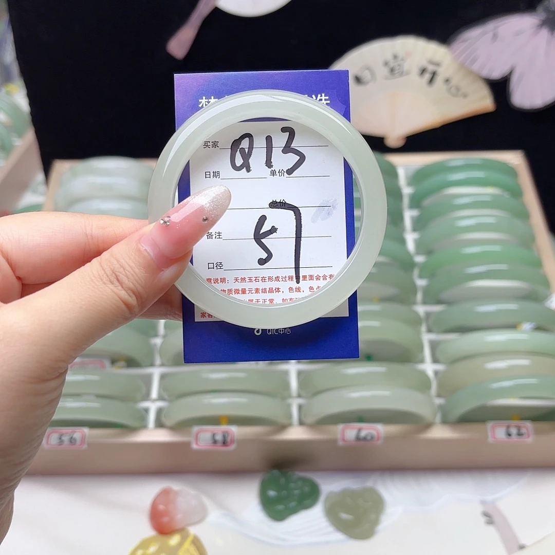 未镶嵌手镯石英质玉