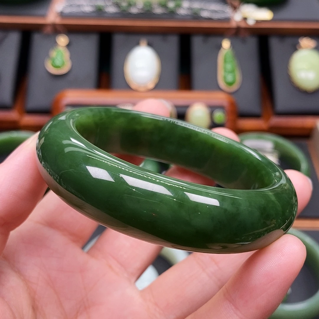 和田玉（碧玉）未镶嵌手镯