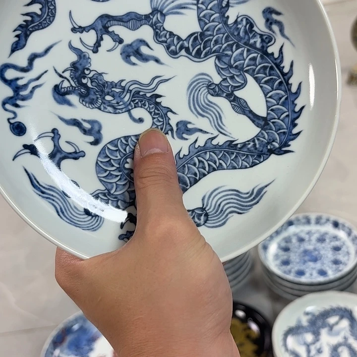 瓷片青花铠甲龙大胡乘