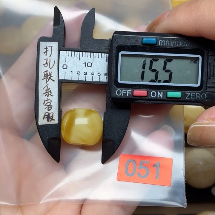 大***子琥珀未镶嵌裸石蜜蜡