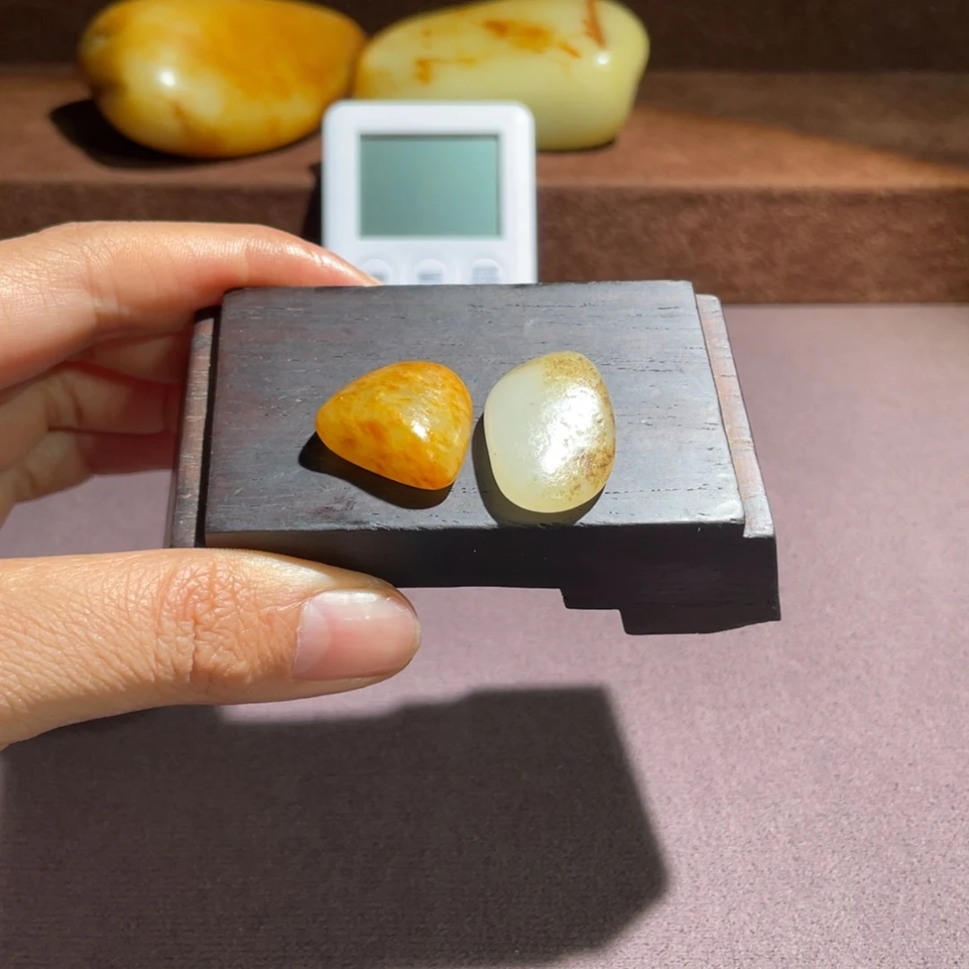 和田玉未镶嵌把件