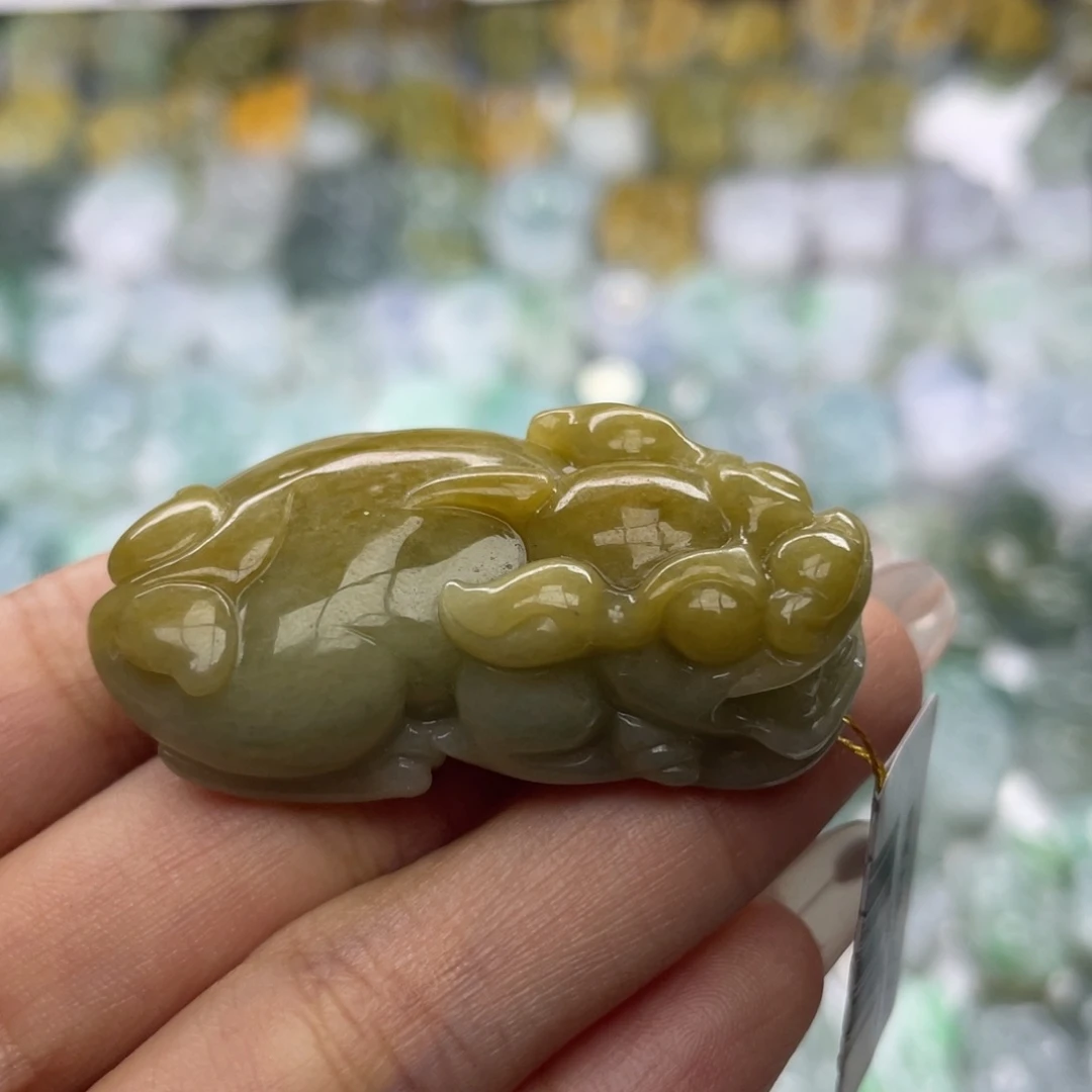 翡翠未镶嵌颈饰貔貅