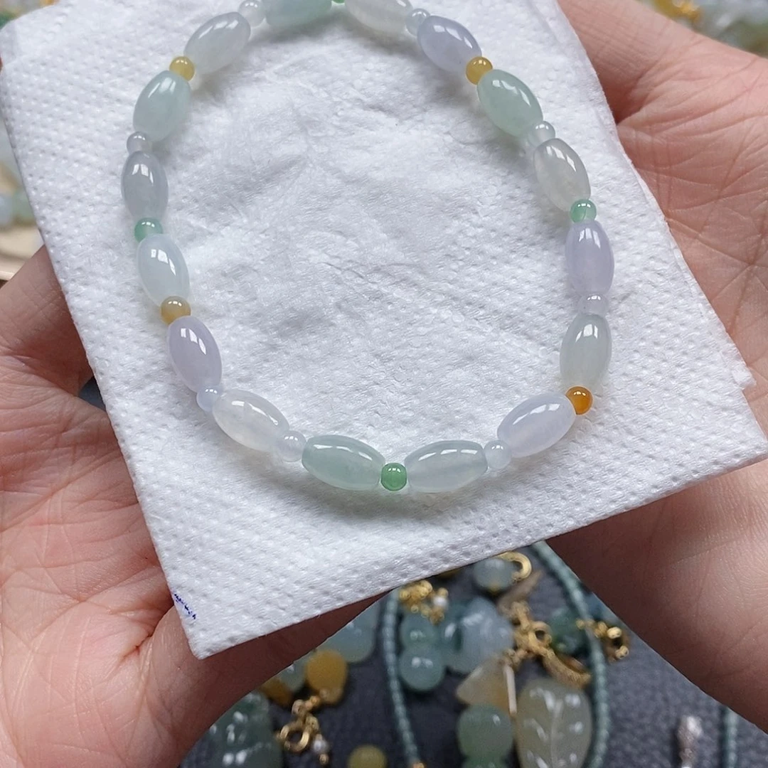 翡翠颈饰未镶嵌闪