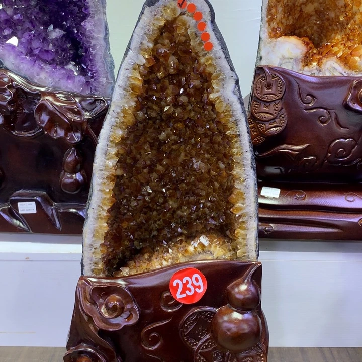 织绣巴西黄水晶摆件
