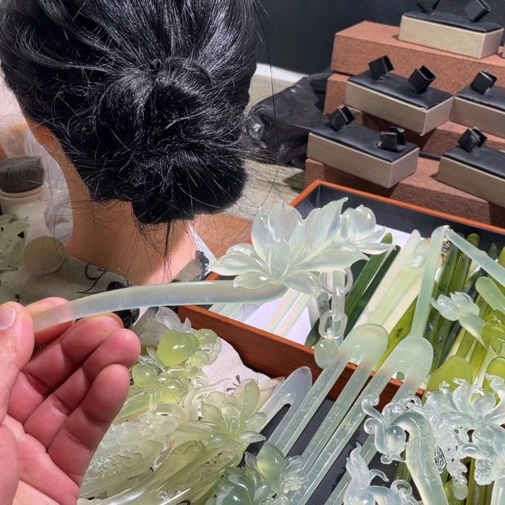 凌***薇蛇纹石玉合金发饰