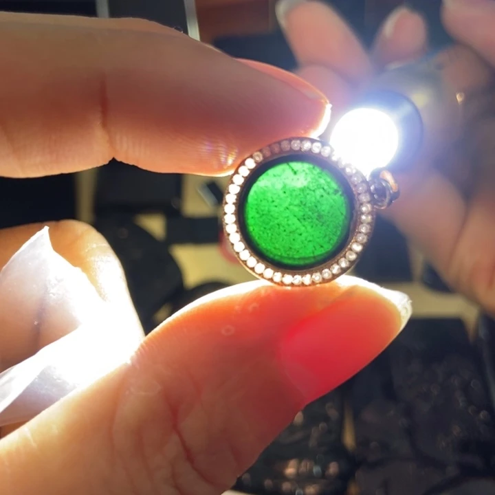 翡翠颈饰未镶嵌墨翠