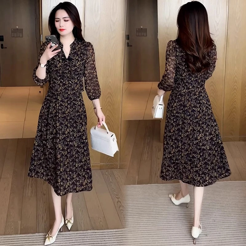 时尚七分袖假两件连衣裙女2025夏季新款气质显瘦V领碎花中长款裙