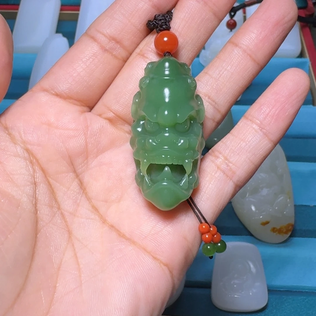 和田玉未镶嵌颈饰年***爷