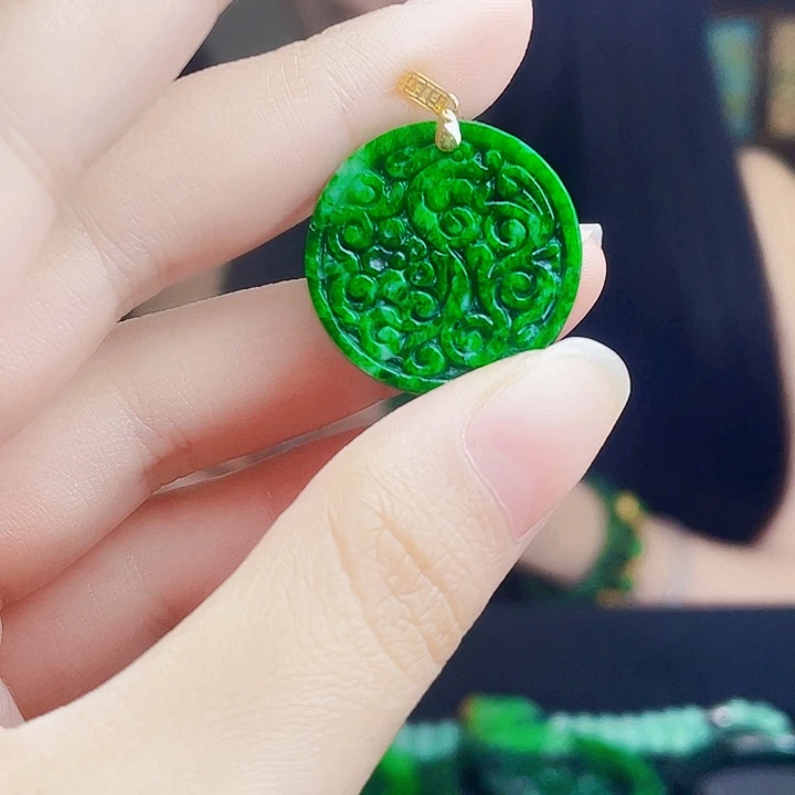 翡翠18K金镶嵌颈饰多样性