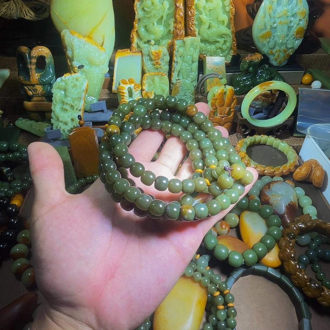 透闪石质玉未镶嵌珠宝奇石