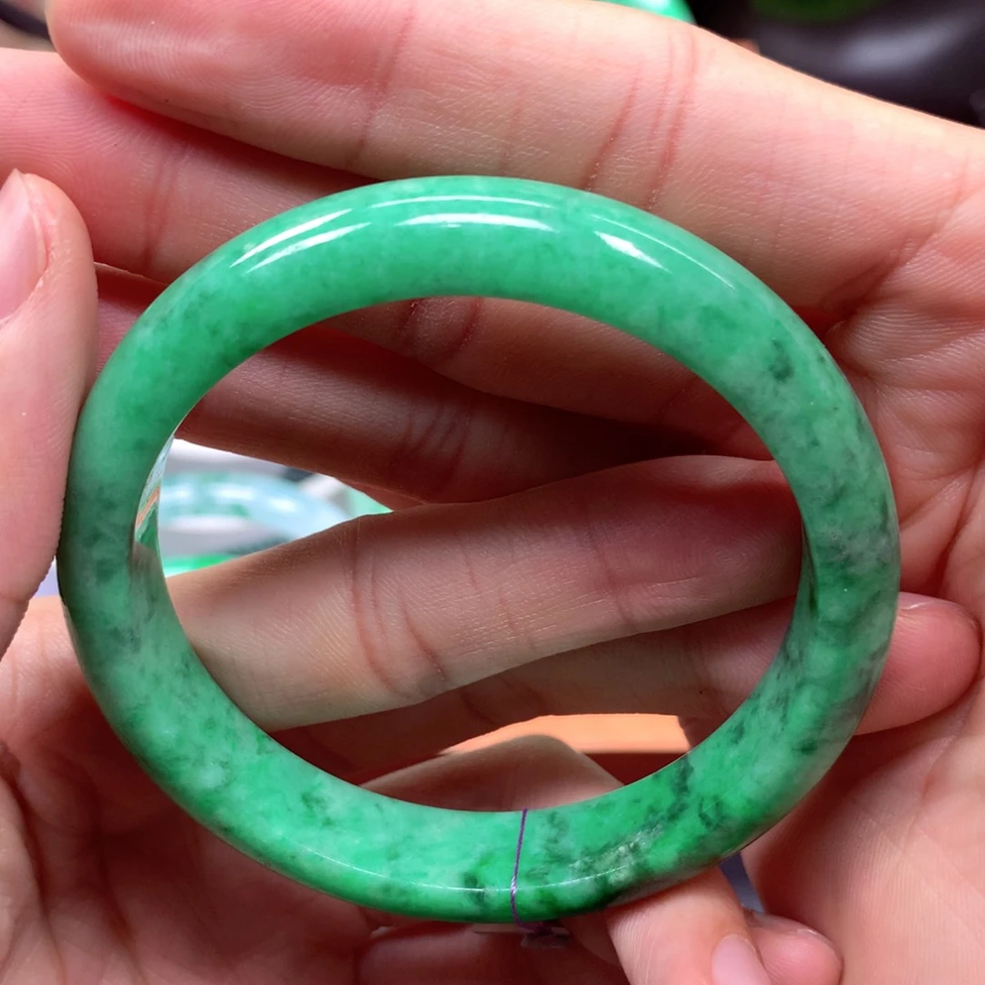 翡翠手镯未镶嵌翡翠手镯