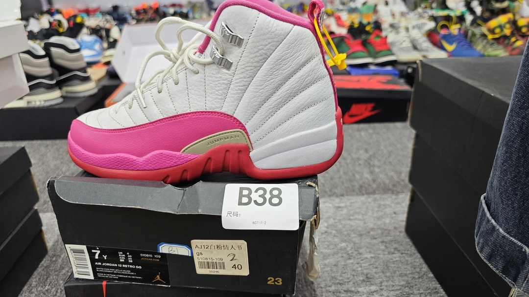nike aj12 白粉 40码 全新原盒 11.27 guai B38