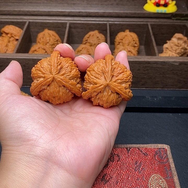 郭***荣把件文玩核桃白奔