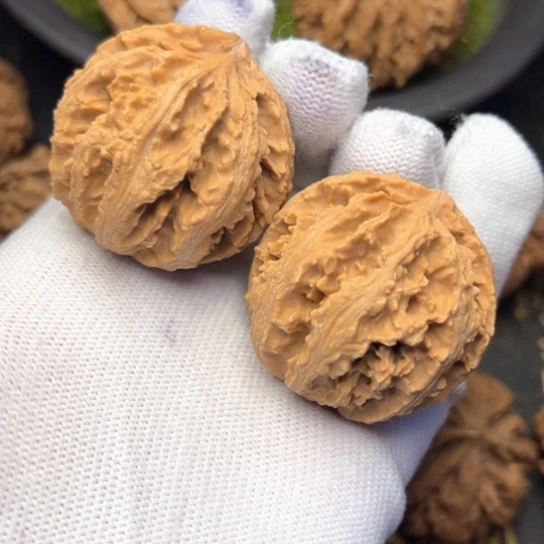 文玩核桃把件秦岭核桃2