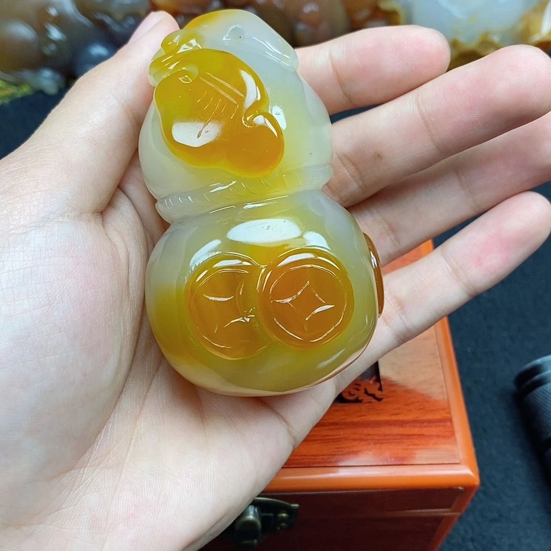 刘***大玛瑙/玉髓未镶嵌珠宝奇石