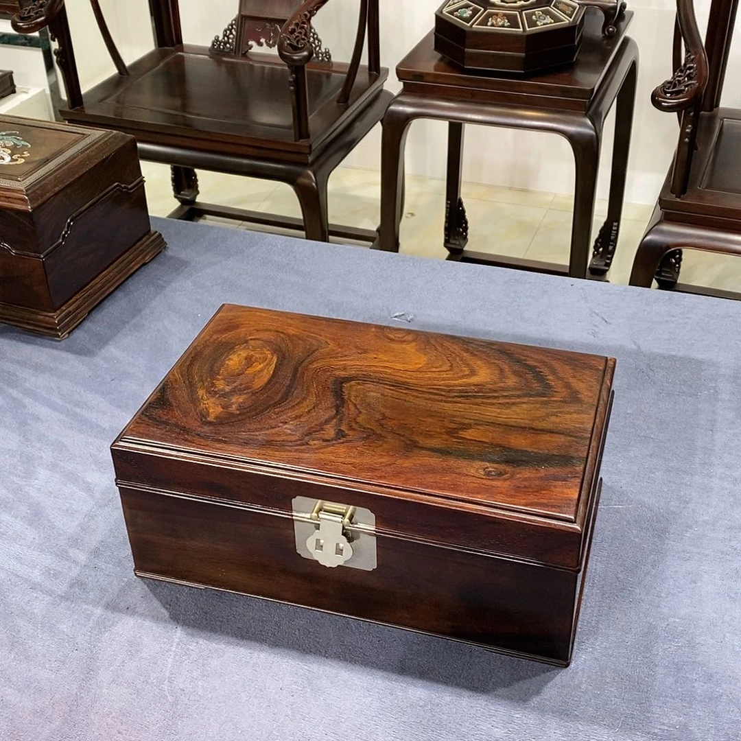 红酸枝木类成套家具首饰盒