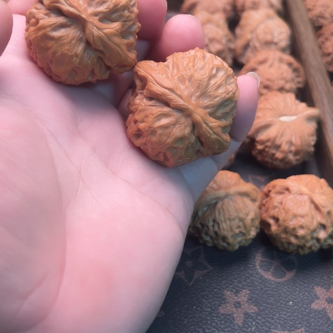 把件桃核好喜欢这个风格啊哈哈