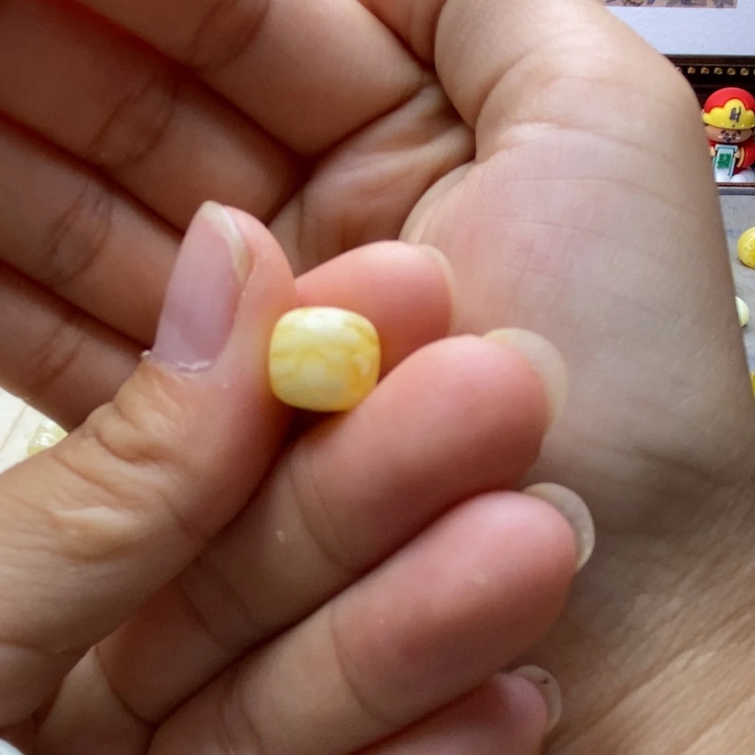 忻***郭琥珀未镶嵌珠宝奇石