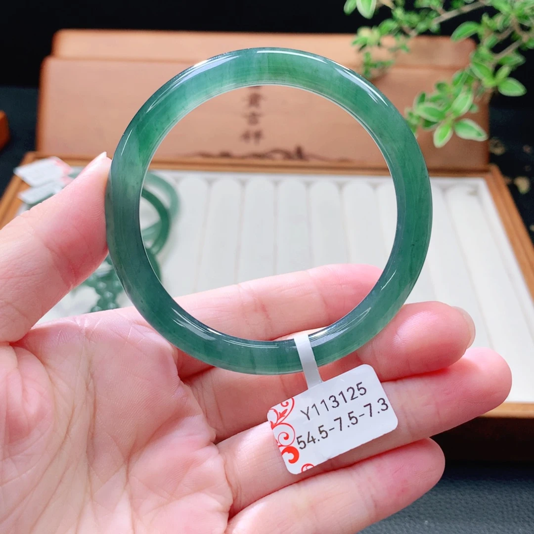 翡翠未镶嵌手镯（圆镯）