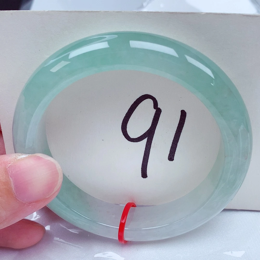 翡翠手镯未镶嵌翡翠