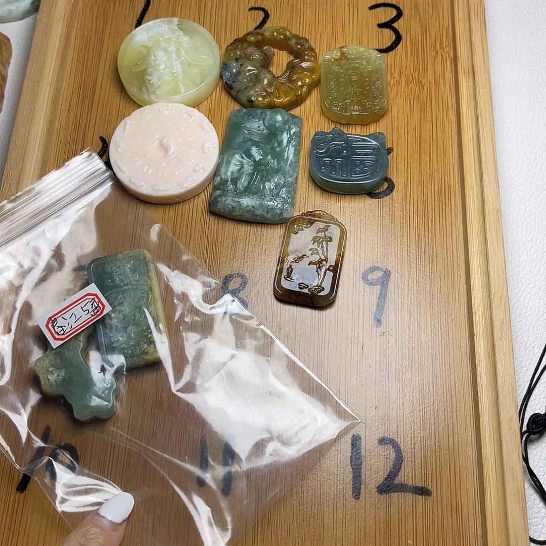 春***雾蛇纹石玉未镶嵌颈饰