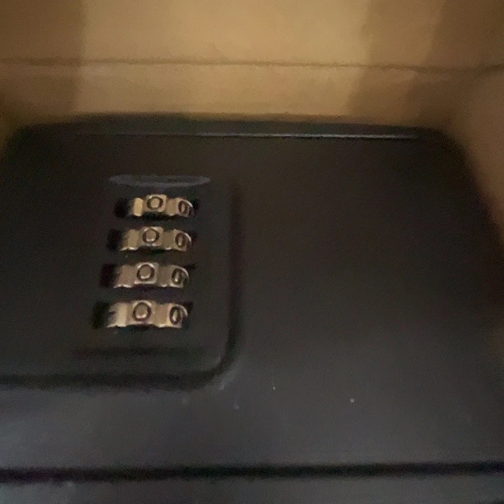 密码钥匙盒。