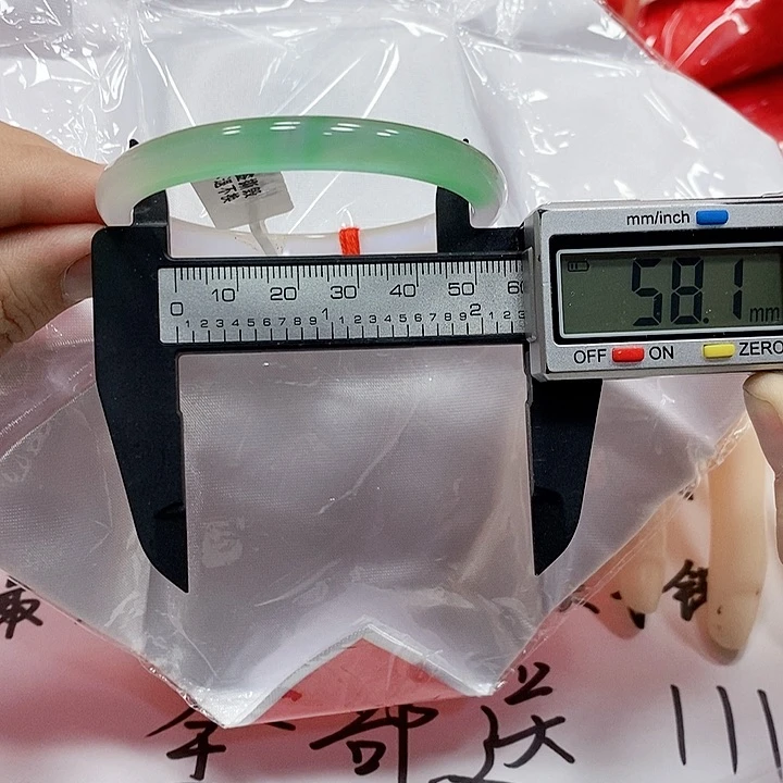 翡翠手镯未镶嵌312