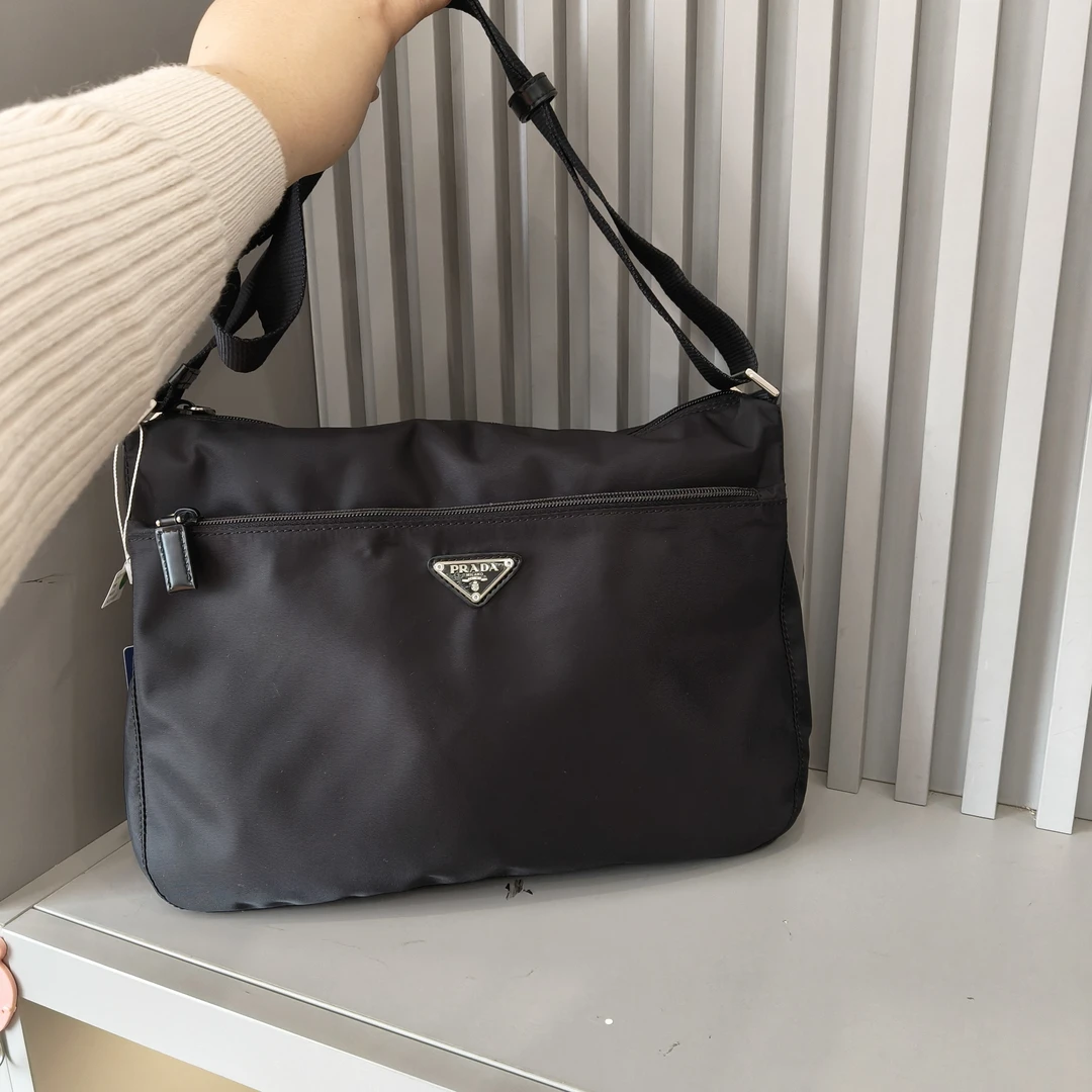 95新 Prada/普拉达 兔兔奢妍妍/普拉达大号相机包/241207037