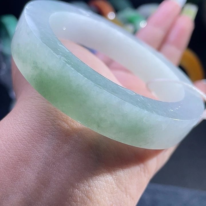定制翡翠未镶嵌翡翠手镯