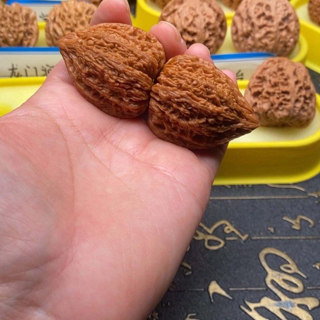 李***群文玩核桃吊坠塔尖