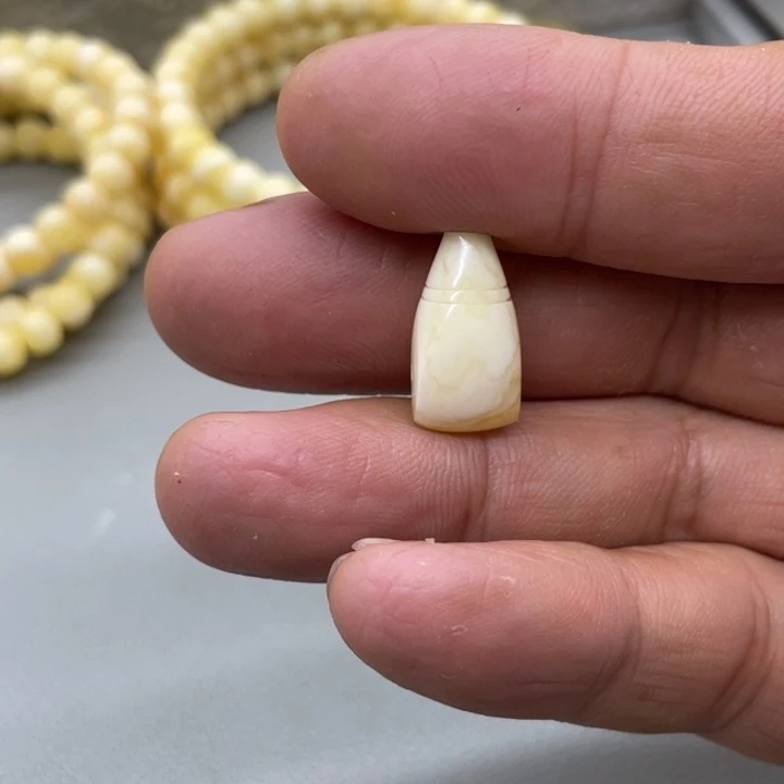 琥珀未镶嵌裸石三通