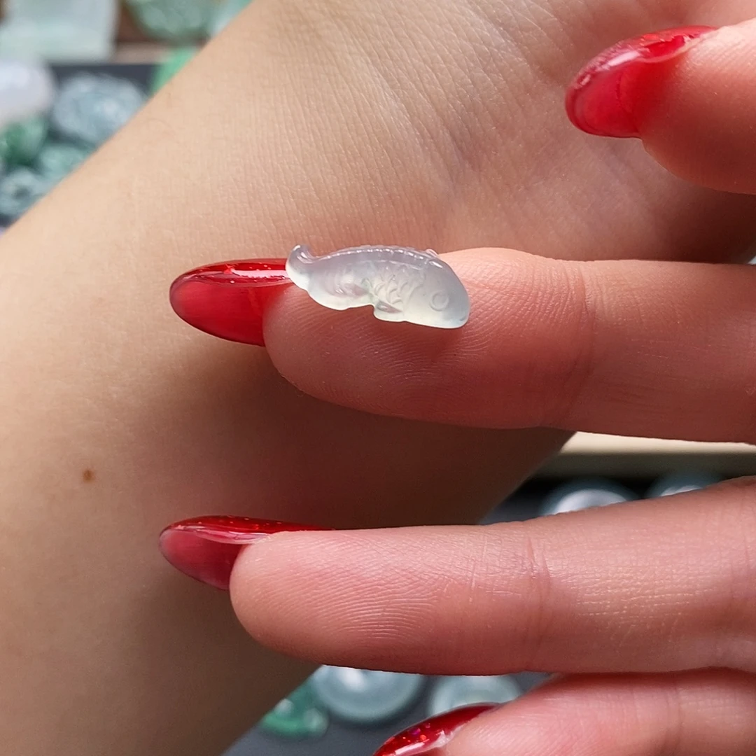 翡翠未镶嵌颈饰锦鲤